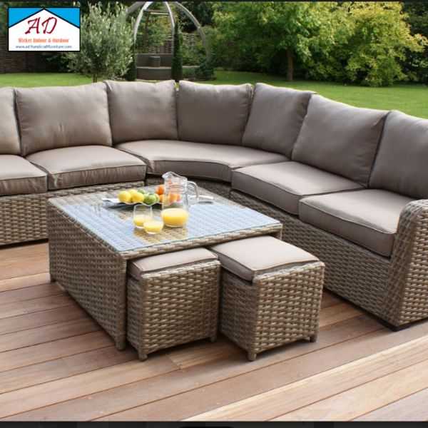  Places to Put Outdoor Wicker Sofas