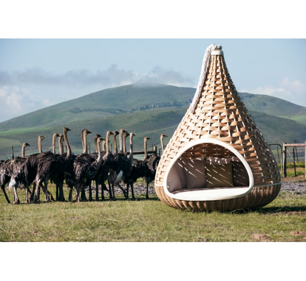 POLY RATTAN TOWER BED 