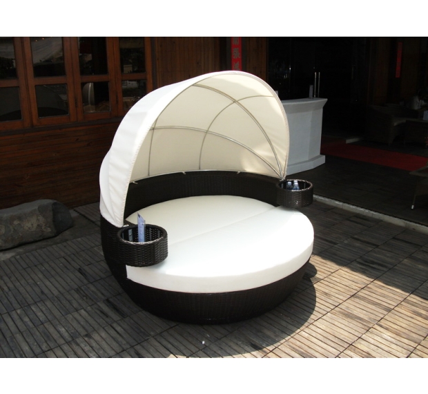 POLY RATTAN DAYBED WITH CANOPY