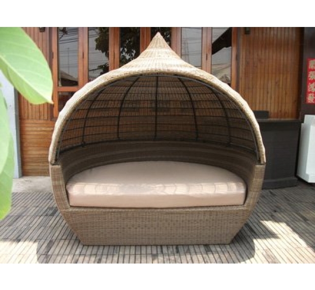 POLY RATTAN LOVE HOUSE