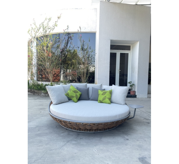 POLY RATTAN ROUND BED WITH SIDE TABLE